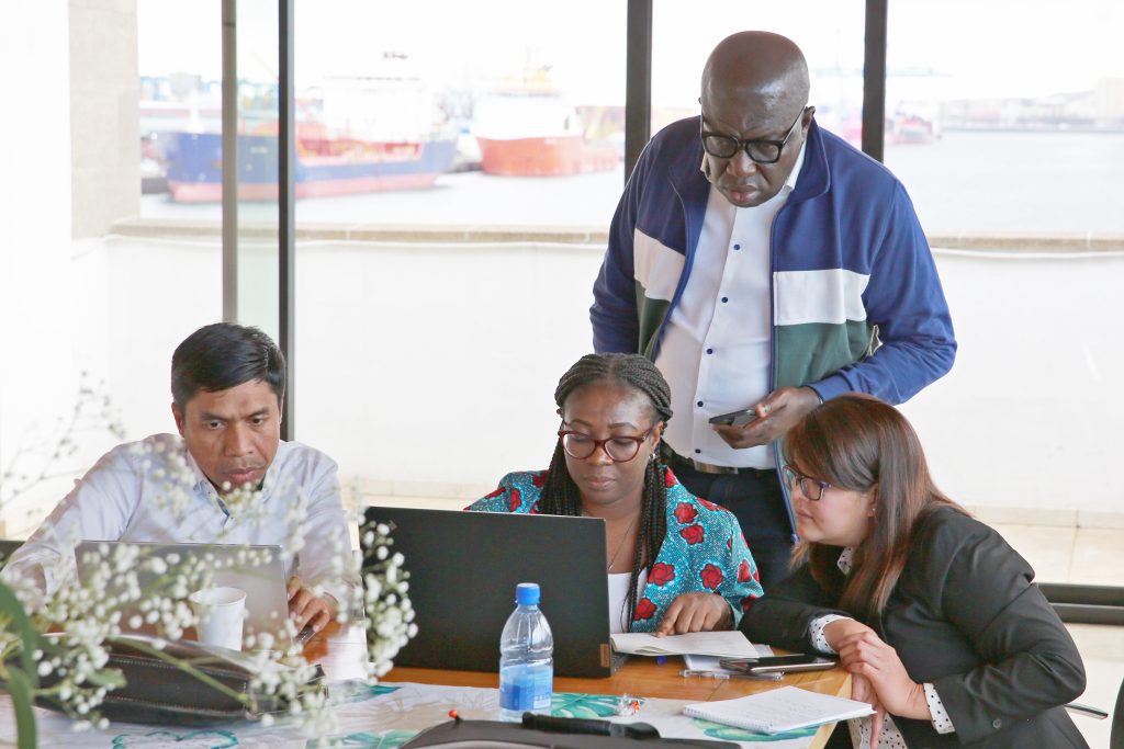 Practical group exercises train to solve port management issues